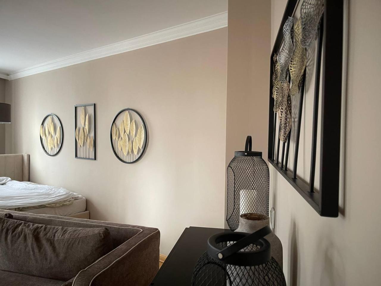 Warm And Stylish Kilian Schmid In For A Comfortable Appartement